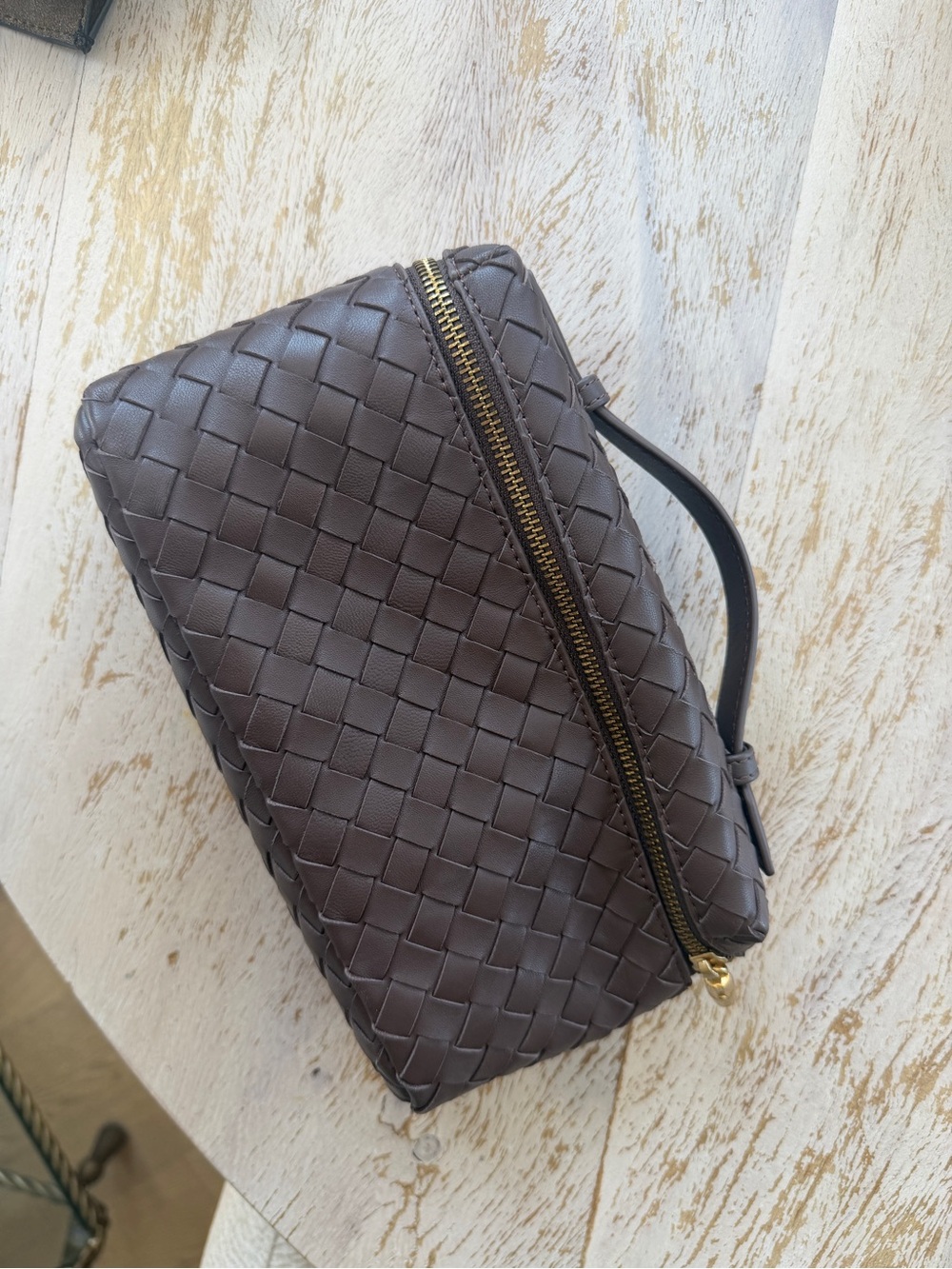 J. McLaughlin Brown Quilted Leather Crossbody Vanity Case with Gold Hardware - Picture 2 of 4